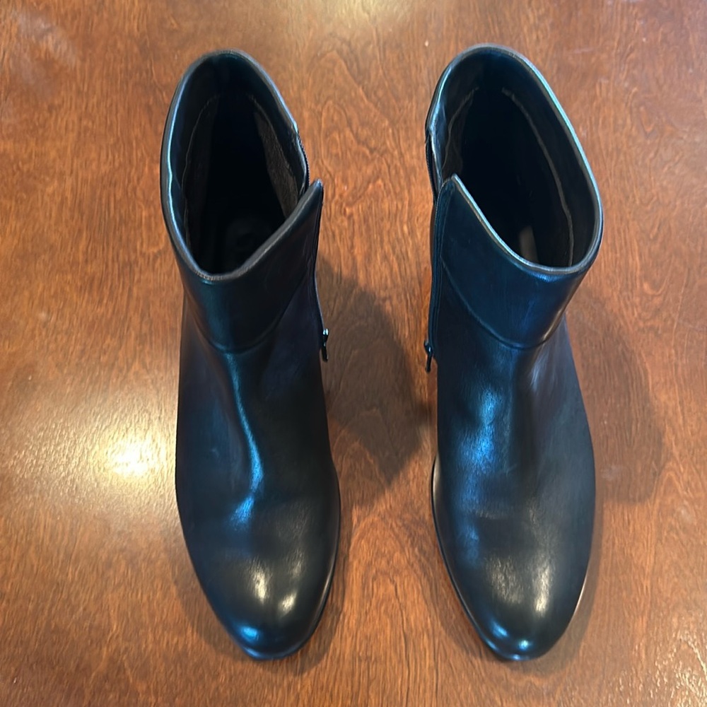 NWOT ECCO Black Leather Booties.